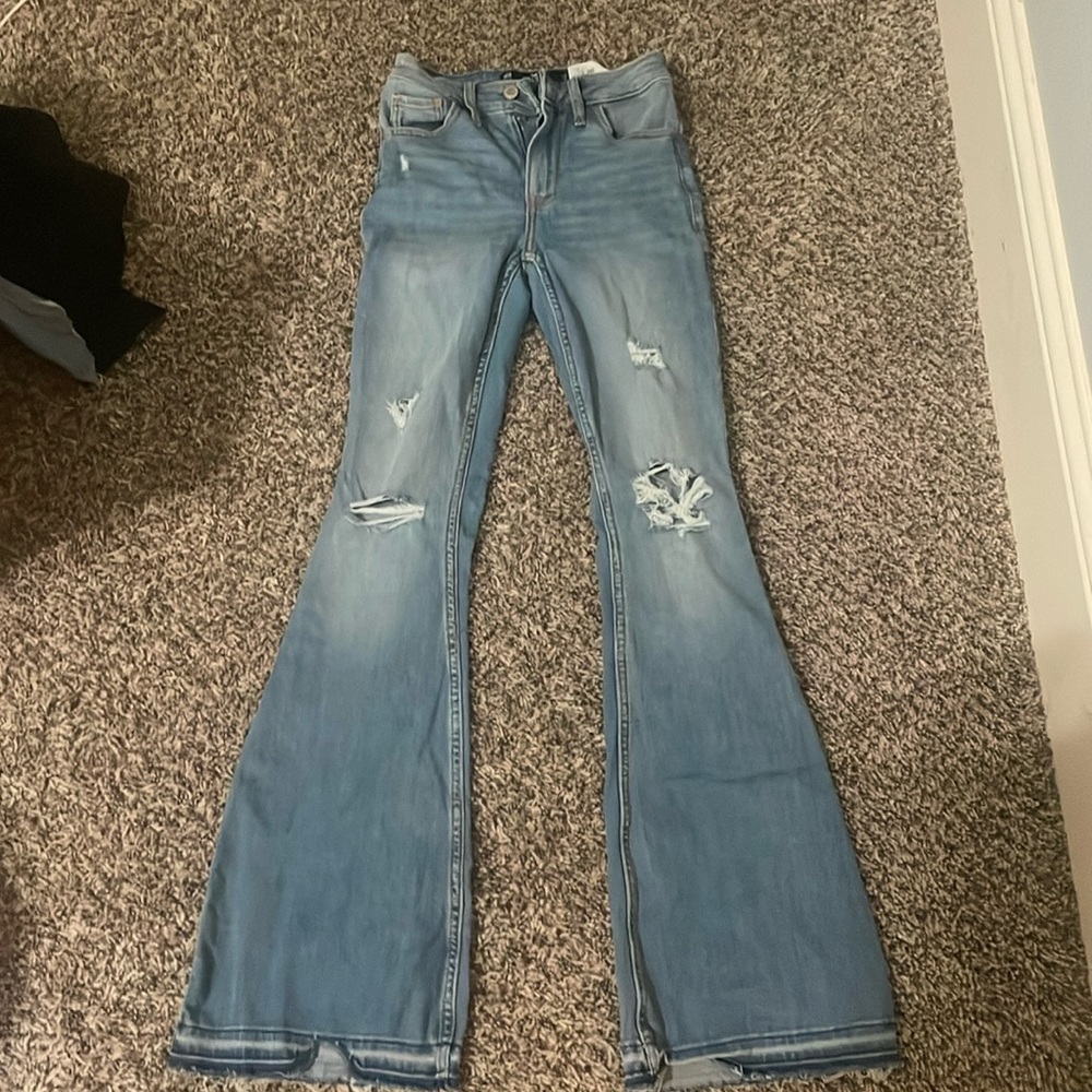 These are adorable boot cut jeans!
